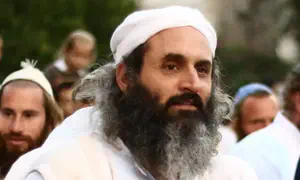 שיבי קלר בשיר חדש: "כי תעבור במים"