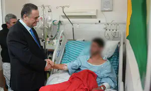 שר הביטחון ביקר את פצועי התקרית בעזה