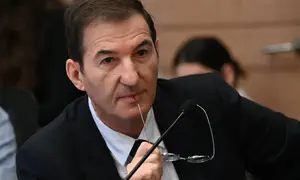 ביסמוט תוקף: "אובססיה חולנית"