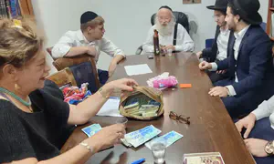 מצא 150 אלף שקל בקיר - והחזיר למוכרת