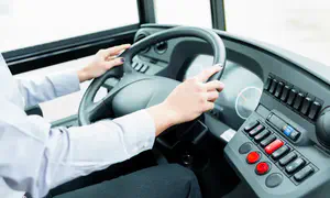 ללא רישיון: נער נהג באוטובוס והסיע נוסעים