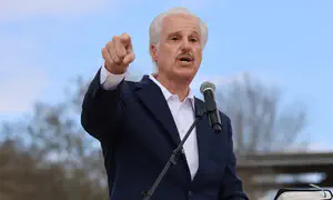 מקורב לטראמפ תוקף את סגן הנשיא