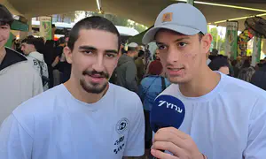 שני חברים, שתי חטיבות - יום גיוס אחד