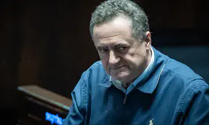 "ההתקפלות המפוארת של שר הביטחון כ"ץ"