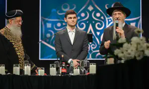 Максиму Харкину сделали обрезание в России