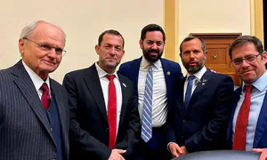 "תם עידן זכוכית המגדלת ביו"ש"