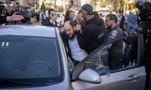 הרב הוכה ונשלח למעצר בית - בזמן ברית לבנו