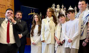 אופירה אסייג חגגה בר מצווה לבנה בבית כנסת