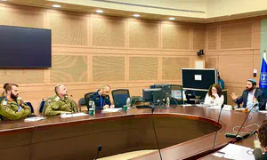 Israeli Arab citizens allowed into Area A to boost PA economy