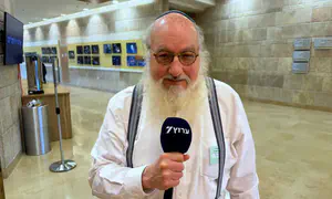 Polls are wrong, Israelis back return to Gaza