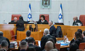 צפו: אלמוג כהן התפרץ, השופטת זעמה