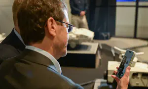 מרגש: הטלפון של הרצוג לאימו של איתן אוסטר