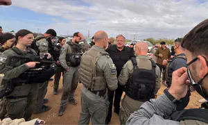 Ben-Gvir leads large police offensive in Tarabin