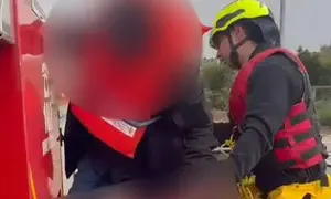 Drivers rescued from flood in northern Samaria