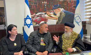 המפגש המרגש של הרב הראשי עם משפחת גואילי