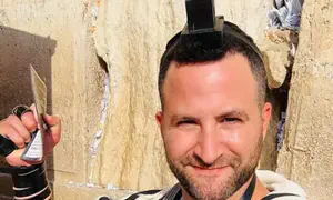 הסלפי עם התפילין שהרגיז את השמאל