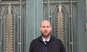 שלושה עצורים - בלי עורך דין