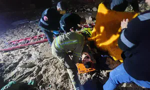 Teen rescued from quicksand