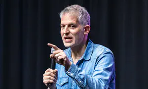 בהלה בהופעת סטנדאפ של רשף לוי