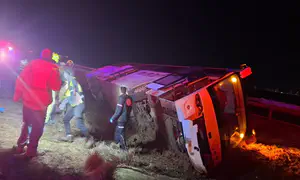 One killed, dozens injured in 3 traffic accidents overnight