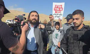 העימות הסוער בין סוכות למפגינים