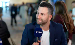 גיא הוכמן מחבר את עם ישראל בצחוק