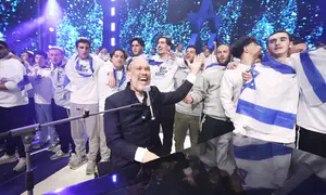 יונתן רזאל ואלפי צעירים מצרפת שרו "הטוב"