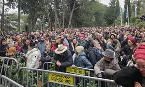 אשתו של עשהאל נפרדת: איש צדיק ובעל אמונה