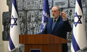 מייק האקבי הסיר את סיכת החטופים