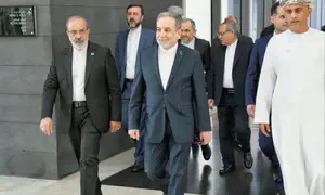 Iranian FM warns US pressure will not break Tehran