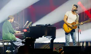 אלון אהל עלה לבמה וריגש את הקהל