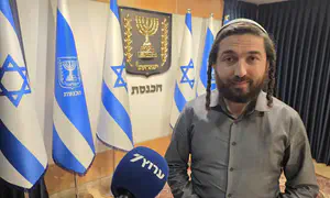 סוכות מזהיר: משחק בחיי אדם