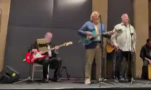 Former and current US Ambassadors dedicate song to Tucker Carlson