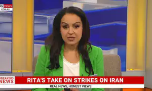 צפו: המגישה האיראנית במסר לחמינאי