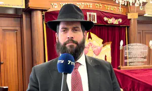 בזמן שהעולם בער, הדלת שלו נשארה פתוחה
