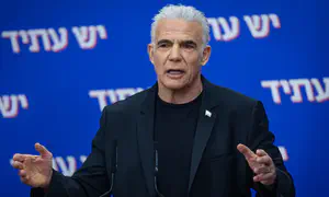 לפיד: בנט עלול להקים ממשלה עם נתניהו