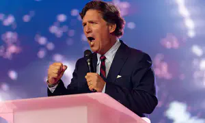 כך הפכתי למוסלמי בזכות טאקר קרלסון