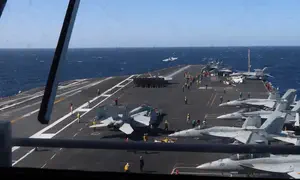 תיעוד: כך פועלת נושאת מטוסים