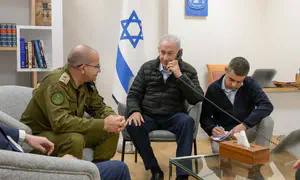 הספרים מאחורי נתניהו מעוררים עניין