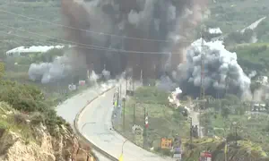 הגשרים המופצצים שוקמו, תושבים חצו דרומה