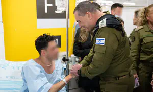 משדרים נחישות, מבטאים עוצמה