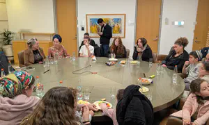 משפחת סטרוק ברגע אנושי עם ראש הממשלה