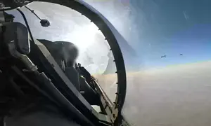 מטוס תדלוק אמריקני ומטוסי קרב ישראלים