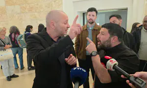 עימות סוער מחוץ לבג"ץ: "שונא ישראל"