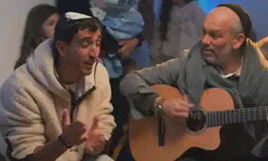 תושבי בנימין ויונתן רזאל בקליפ לפסח