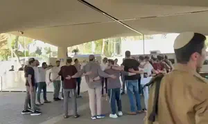 Yeshiva students sing Holocaust-era song at recruitment center