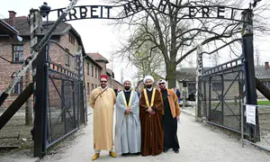 تصريح مفاجئ لإمام إيراني في أوشفيتز