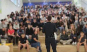 חרם מזעזע על בן 13