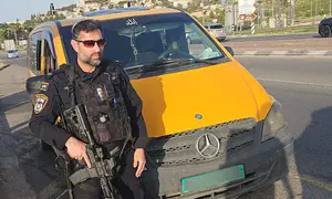 נהג פלסטיני נתפס מסיע נוסעים ללא רישיון