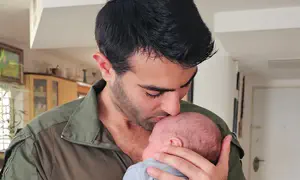 התמונה התמימה של הלוחם הפכה למסע הסתה